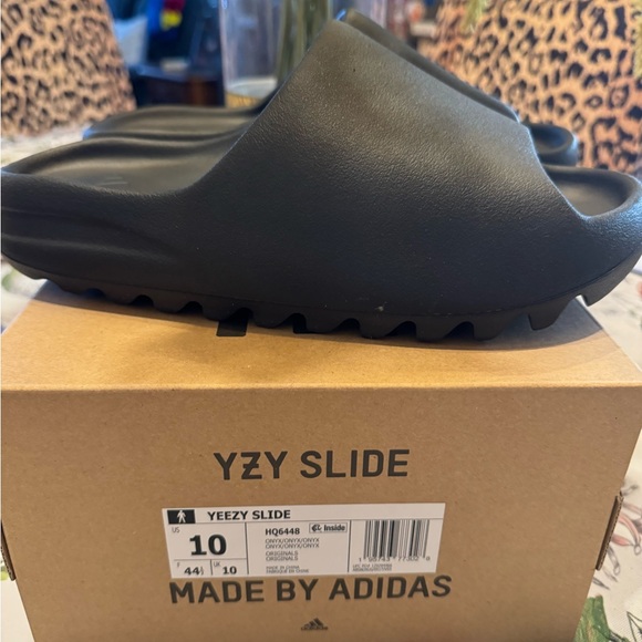 adidas Yeezy Slides \'Onyx\'